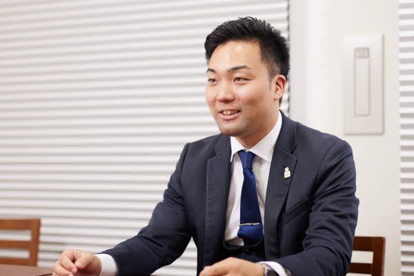 担当者佐藤　世弥