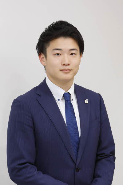 担当者成山 世貴